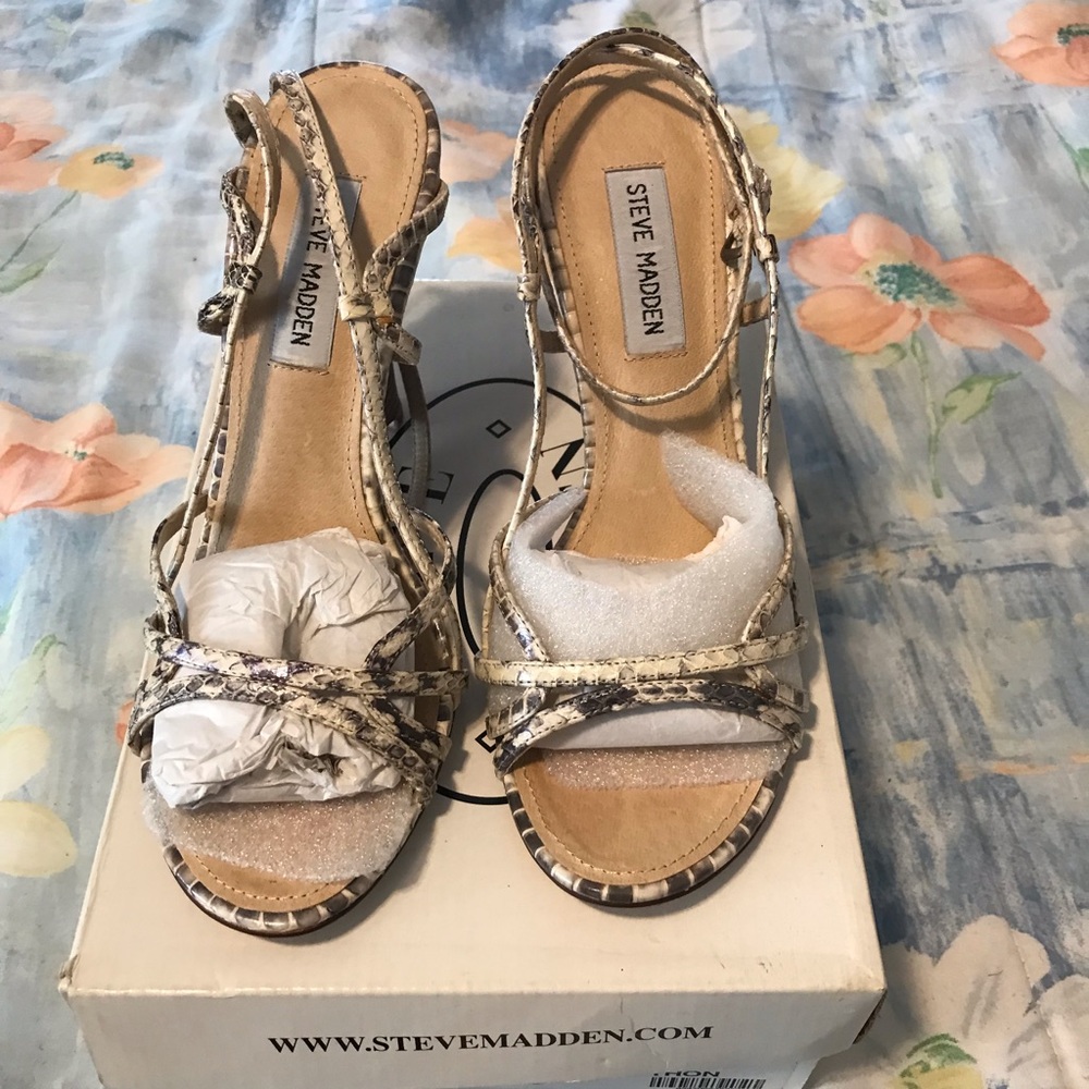 Steve Madden Wedge Heel sandals size 7 1/2